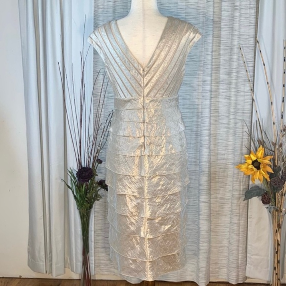 Cache shimmering champagne sleeveless shuttered party dress. - Picture 7 of 15